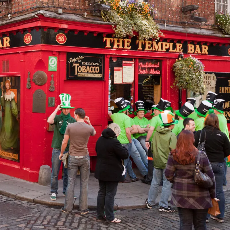 Crowds Gathering In The Temple Bar District In Dublin, Ireland
