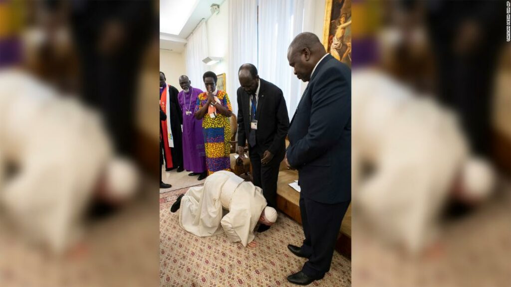 Pope Francis kisses feet of once-rival South Sudan leaders