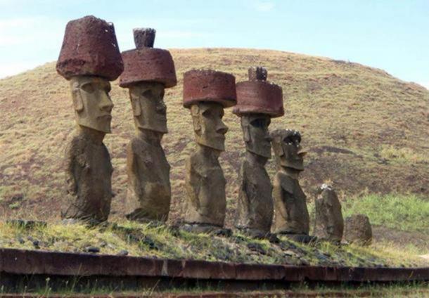 Moai statues of Easter Island with Pukao ( CC BY NC ND 2.0 )