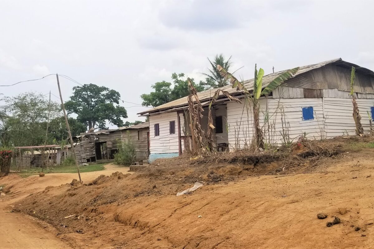 Makeshift village community homes in Mbonjo.