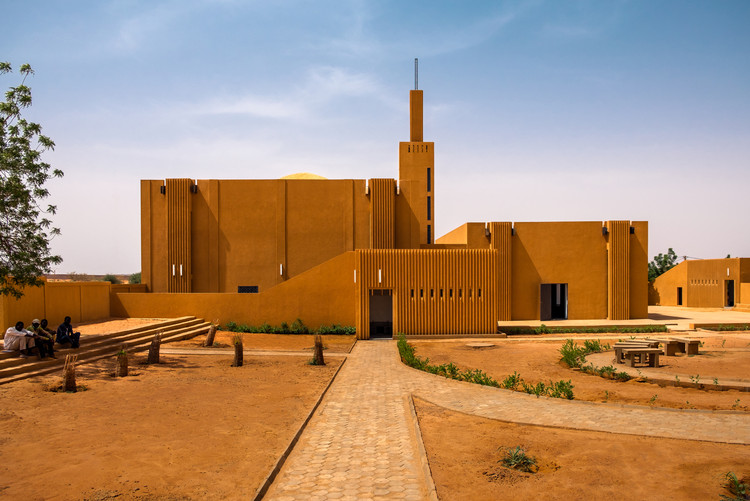 The Distinctive Mosques of Sub-Saharan Africa - Image 6 of 10