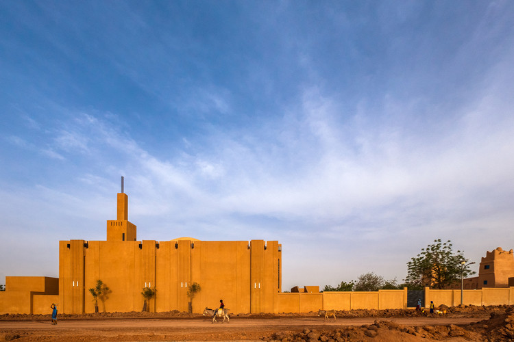 The Distinctive Mosques of Sub-Saharan Africa - Image 7 of 10