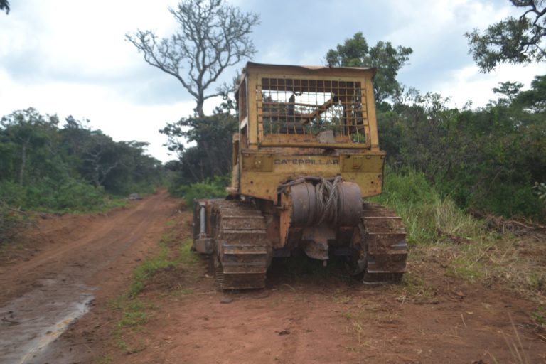 A Tawfiq machine building the road to the agro-industrial facility construction site / Image © Yannick Kenné.