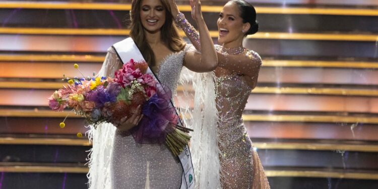 Making History - Mia Le Roux crowned Miss South Africa