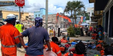 Rescuers in Vanuatu race to retrieve trapped quake victims as survivors tell of escape – The Guardian