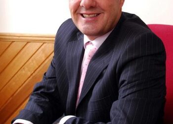 Three wanted over murder of Scottish businessman Campbell Scott in Kenya – BBC