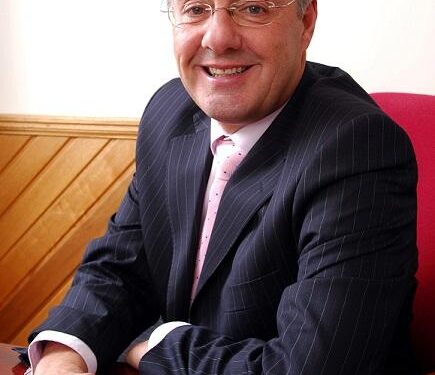 Three wanted over murder of Scottish businessman Campbell Scott in Kenya – BBC