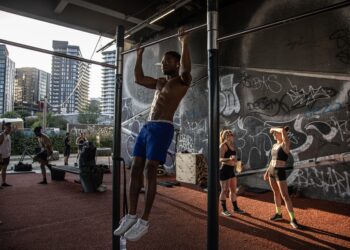 Baseball: La Cañada Scores Walk-Off League Win Over San Marino – Outlook Newspapers