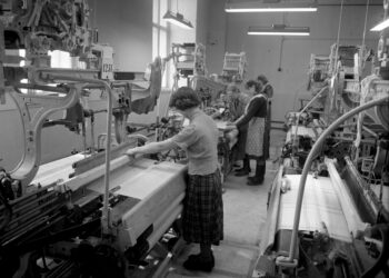 Richard Quest Explores a Textile Factory in Mauritius – CNN