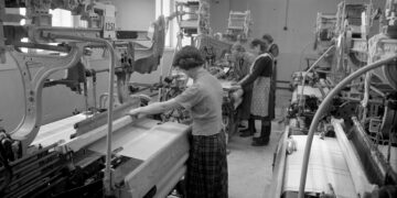 Richard Quest Explores a Textile Factory in Mauritius – CNN