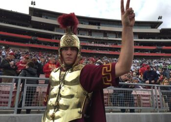 USC Trojans’ Lincoln Riley, Chad Bowden Pushing to Sign Historic Recruiting Class – Sports Illustrated