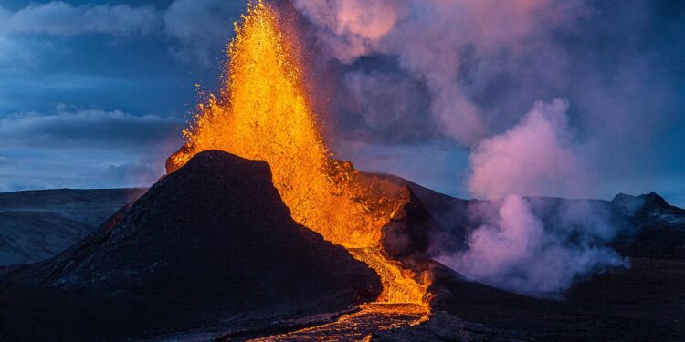 Volcano Eruption Forces Evacuation Of Iceland’s Blue Lagoon Spa And Nearby Town – HuffPost
