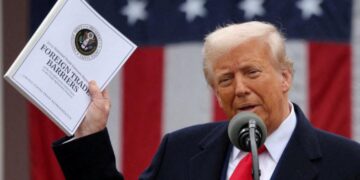 Trump tariffs live updates: Stocks jittery amid 90-day tariff pause speculation – Yahoo Finance