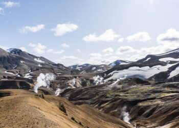 Iceland volcano erupts, forcing evacuation of nearby Grindavik and Blue Lagoon tourist destination – CBS News