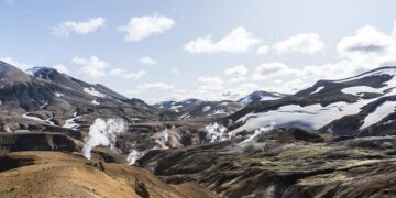 Iceland volcano erupts, forcing evacuation of nearby Grindavik and Blue Lagoon tourist destination – CBS News