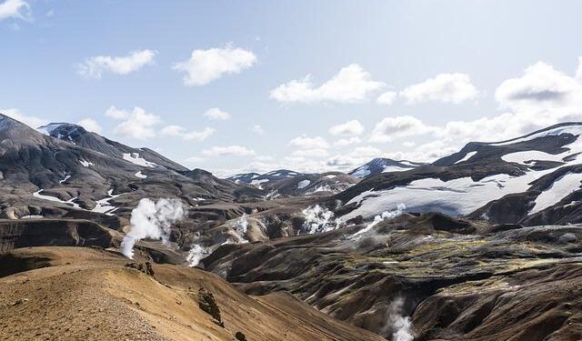Iceland volcano erupts, forcing evacuation of nearby Grindavik and Blue Lagoon tourist destination – CBS News