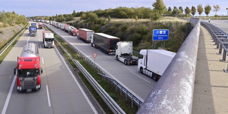 Austria shuts dozens of border crossings with Hungary and Slovakia due to foot-and-mouth outbreak – Yahoo News UK