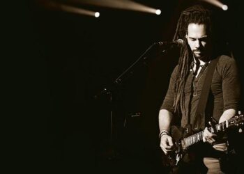 Popular singer dies running back into North Macedonia nightclub fire to rescue young fans – New York Post