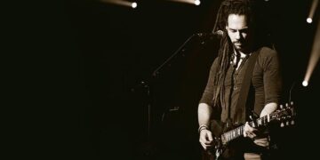 Popular singer dies running back into North Macedonia nightclub fire to rescue young fans – New York Post