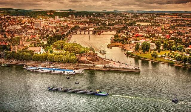 Germany: Far-right AfD draws level with conservatives — poll – dw.com
