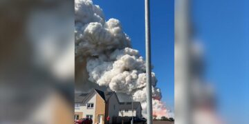 Residents’ terror over huge fire at battery plant in Kilwinning – BBC