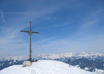Amadou Bagayoko, Half of Malian Duo Who Went Global, Dies at 70 – The New York Times