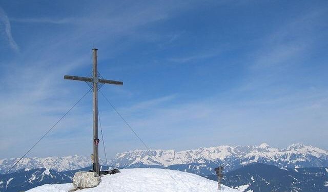 Amadou Bagayoko, Half of Malian Duo Who Went Global, Dies at 70 – The New York Times