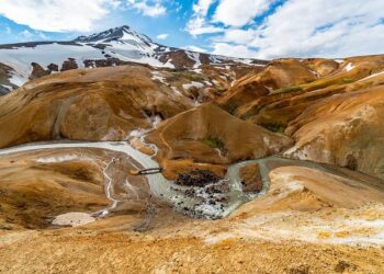 Iceland volcano erupts, forcing tourists and residents to evacuate – Al Jazeera