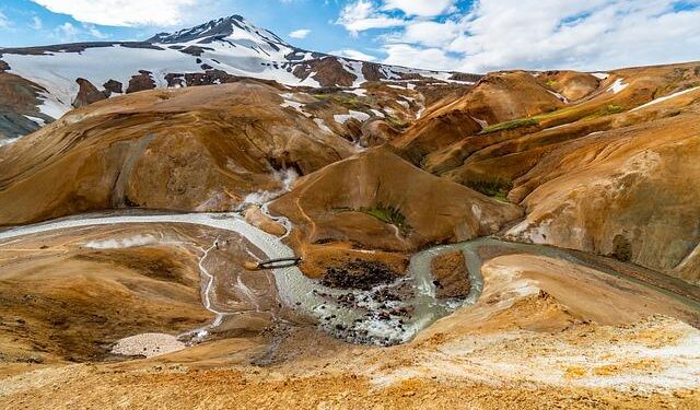 Iceland volcano erupts, forcing tourists and residents to evacuate – Al Jazeera