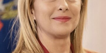 Giorgia Meloni tries again: 40 migrants arrive in Albania with repatriation orders. – Diari ARA