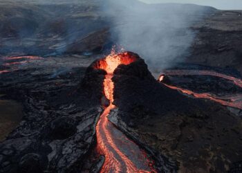 Volcano erupts in Iceland, triggering evacuation near Blue Lagoon – USA Today