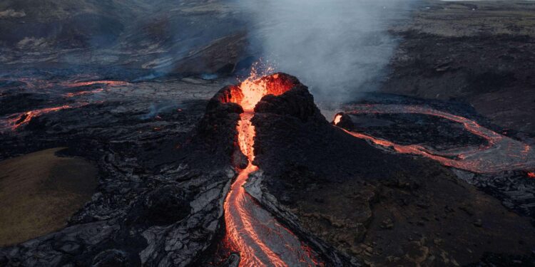 Volcano erupts in Iceland, triggering evacuation near Blue Lagoon – USA Today