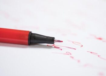 Marine Le Pen’s ‘Witch Hunt’ Talk Echoes Trump. Will It Work in France? – The New York Times