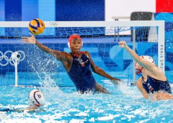 SMHS Athlete Soaks Up College Water Polo Match – Outlook Newspapers