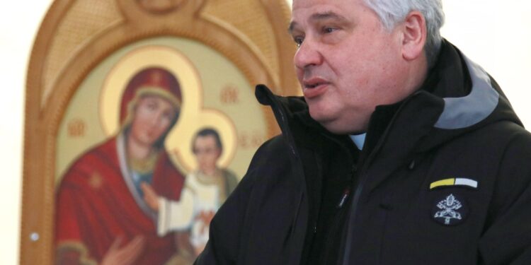 Cardinal Krajewski brings Pope’s gift of 4 ambulances to Ukraine – Vatican News