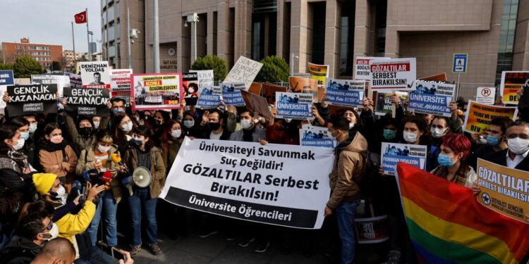 High school students join Turkey’s protests as Erdoğan gov’t reshuffles teachers seen as critics – Stockholm Center for Freedom