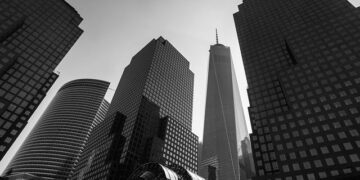 New York banker washes up dead on paradise beach after vanishing during dream vacation in Spain – Daily Mail