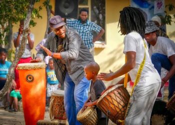 Zimbabwe’s new currency woes hit traditional stores while illegal night bazaars flourish – AP News