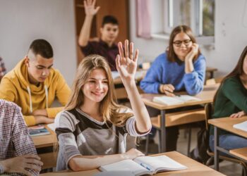 Video. Students block Serbia’s state TV accusing it of pro-government bias – Euronews.com