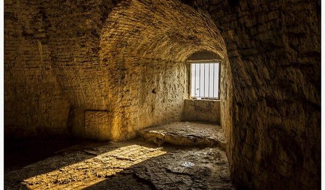 France: Several prisons targeted with wave of arson attacks – DW