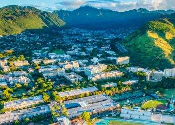 Mānoa: Honorable Governor Mauga Strengthens UH Degree Access for American Samoa – University of Hawaiʻi at Mānoa
