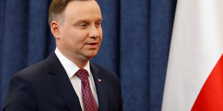 Polish President Backs Push For Access to French Nuclear Shield – Bloomberg.com
