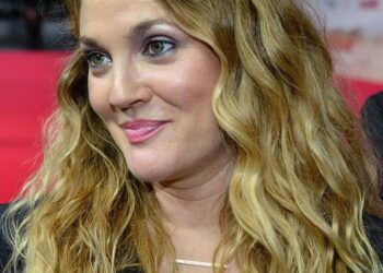 Drew Barrymore Sets Hearts Racing With Adam Sandler Reunion Photo – parade.com