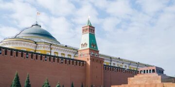 Kremlin trying to lure kids by offering free trips, Estonia warns – TVP World