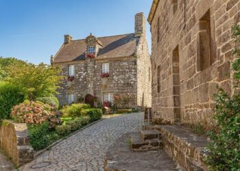 France fades in Africa as Ivory Coast cuts ties – GZERO Media