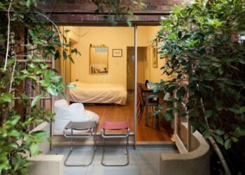 Backyard Micro-Flats Aim to Ease South Africa’s Housing Crisis – Bloomberg.com