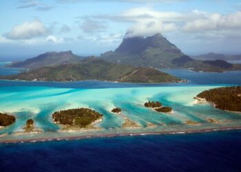 French Polynesia: The Treasures of Tahiti and Her Islands – DivePhotoGuide