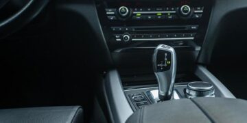 European car sales rise in March, Tesla drops 28.2% – Reuters