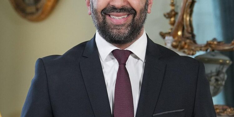 First Minister Michelle O’Neill says Trump tariffs ‘a race to the bottom’ – BBC