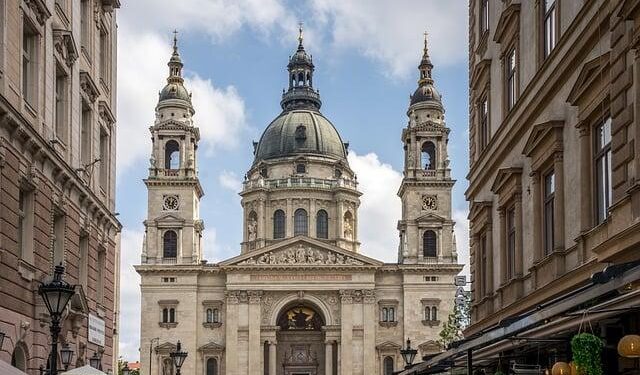 Hungary Central Bank Accuses Orban Rival of Threatening Employee – Bloomberg.com